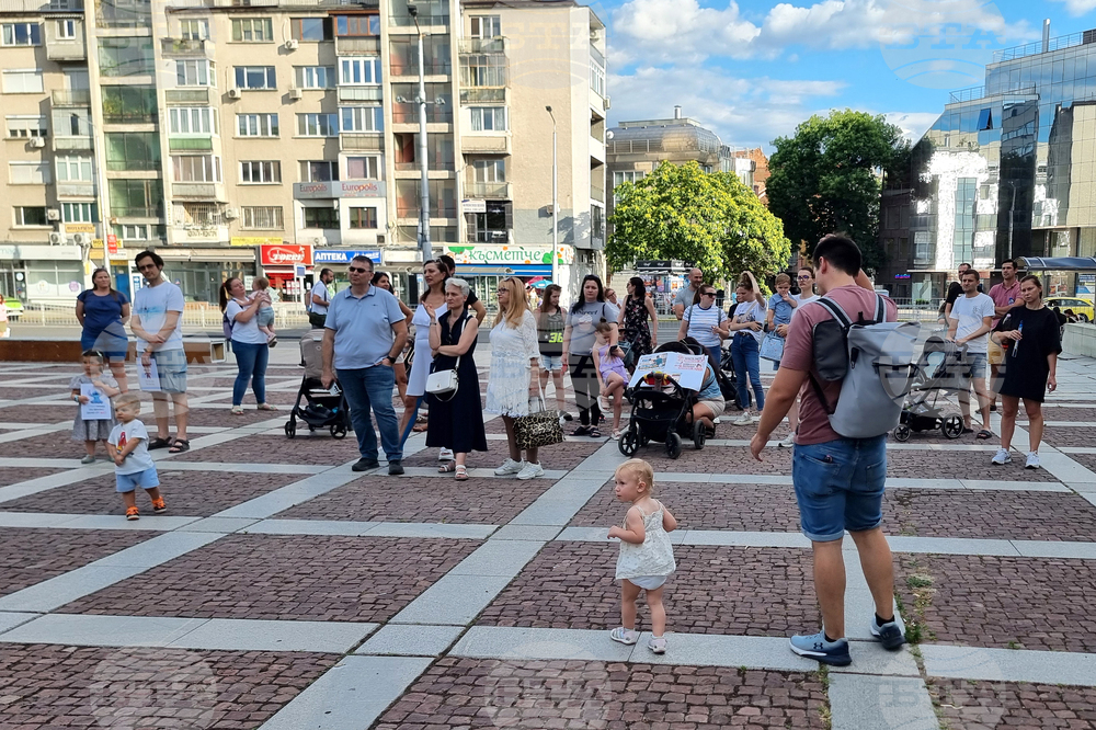Пловдив - протест - „Достойно майчинство“
