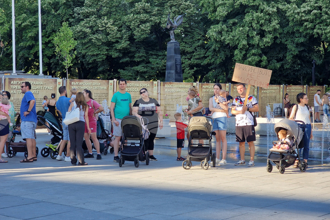 Стара Загора - „Родители за достойно майчинство" - протест