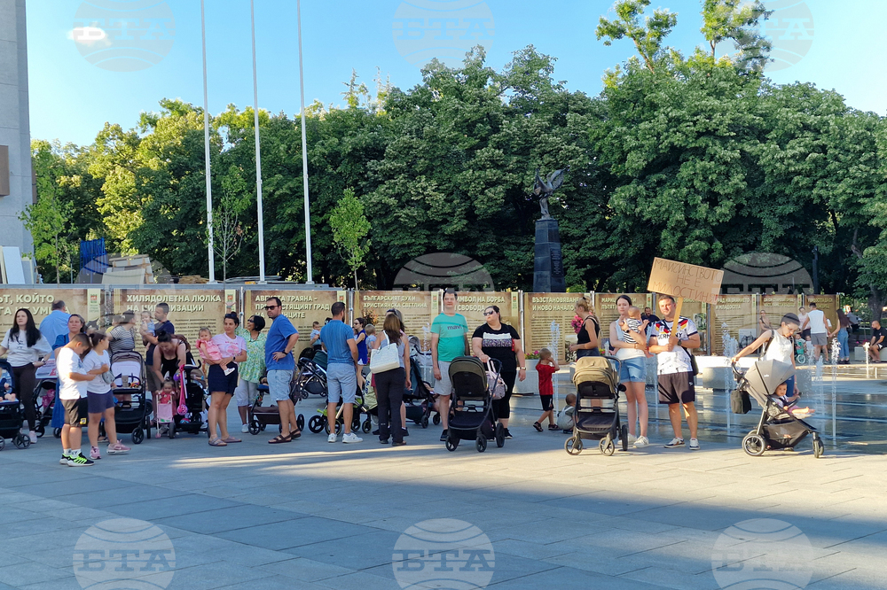 Стара Загора - „Родители за достойно майчинство" - протест