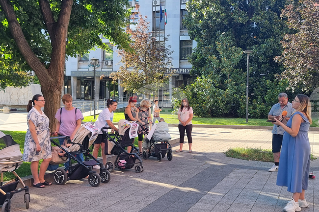 Плевен - „Родители за достойно майчинство“ - протест