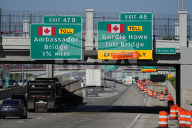 US Canada Detroit Bridge