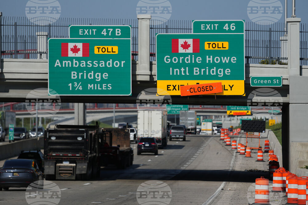 US Canada Detroit Bridge