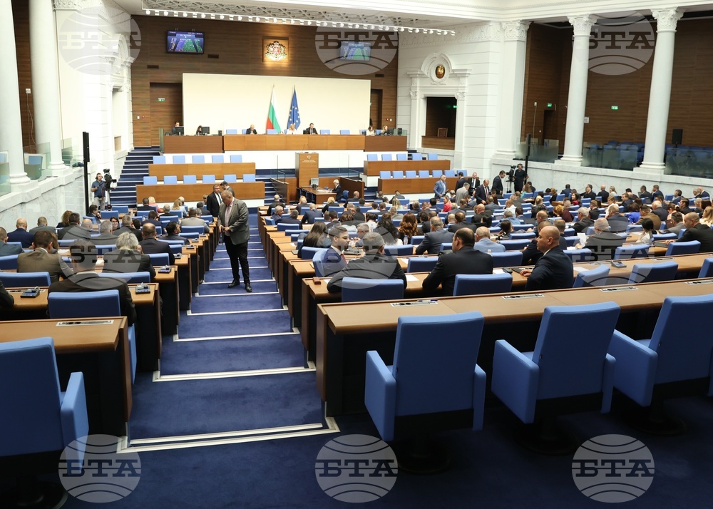 Премиерът Румен Радев, вицепремиерът Александър Пулев и още 11 министри ще участват в редовния парламентарен контрол