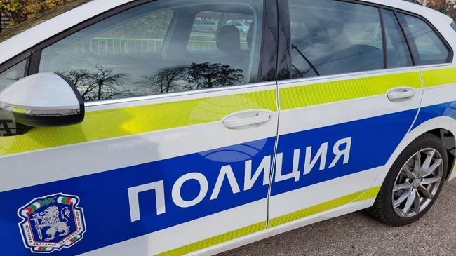 Спасено е бебе, блокирано в асансьор в Бургас, след сигнал на телефон 112, съобщиха от МВР 