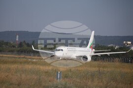 Варна - летище - засилен поток на пътници