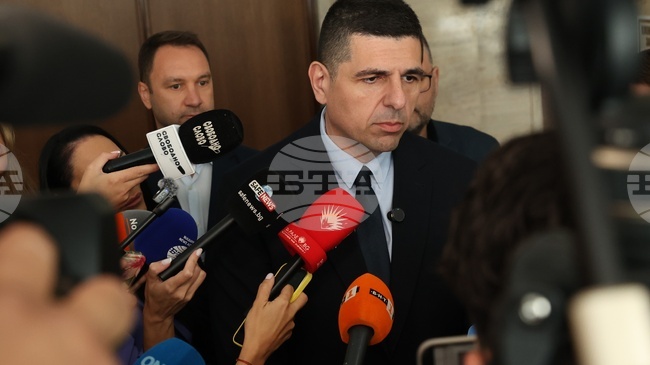 Democratic Bulgaria Accuses Government of Inconsistent Foreign Policy, Says It Undermines National Interest