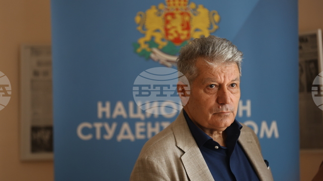 С почти половин час закъснение започна срещата в Националния студентски дом по повод напрежението между ръководството на НАТФИЗ и студенти
