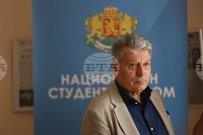 Започна срещата в Националния студентски дом по повод напрежението между ръководството на НАТФИЗ и студенти