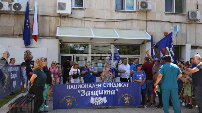 Медици протестираха в София с искане за увеличение на заплатите в здравеопазването 