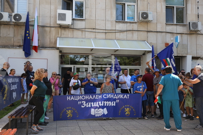 Медици протестираха в София с искане за увеличение на заплатите в здравеопазването 