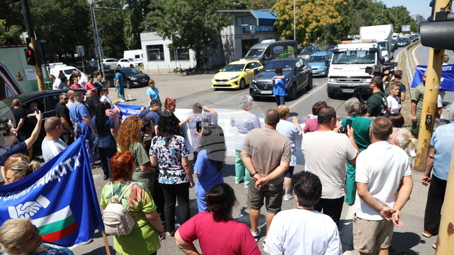 Healthcare Workers Protest in Sofia, Demand Higher Pay