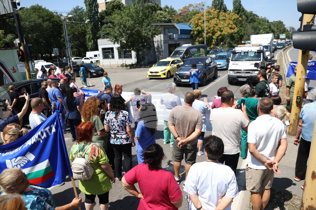 Healthcare Workers Protest in Sofia, Demand Higher Pay