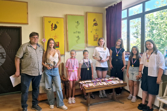 Възпитаници на Музикалната школа Enjoy Music & Art School в Разград са отличени на първия международен фестивал Tryavna Cup