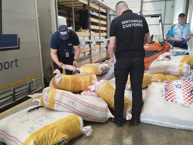 Стоки за близо пет млн. евро са задържани от български митнически служители по време на международната операция „Пирати 4“