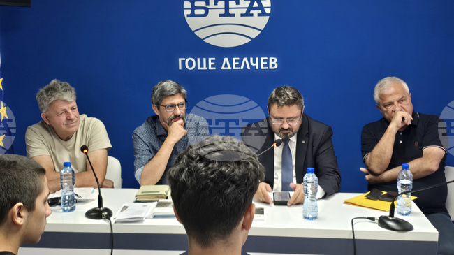 Все по-малко млади хора познават Пенчо Славейков, каза председателят на литературния клуб „Людмил Стоянов“ в Гоце Делчев Пламен Масарлиев
