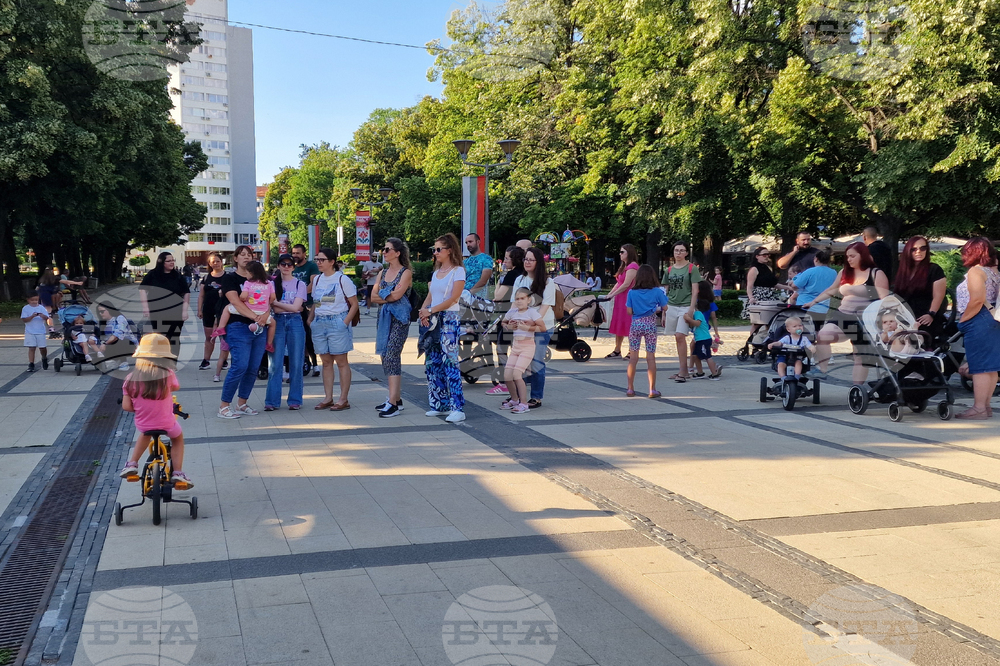 Перник - „Родители за достойно майчинство“ - протест