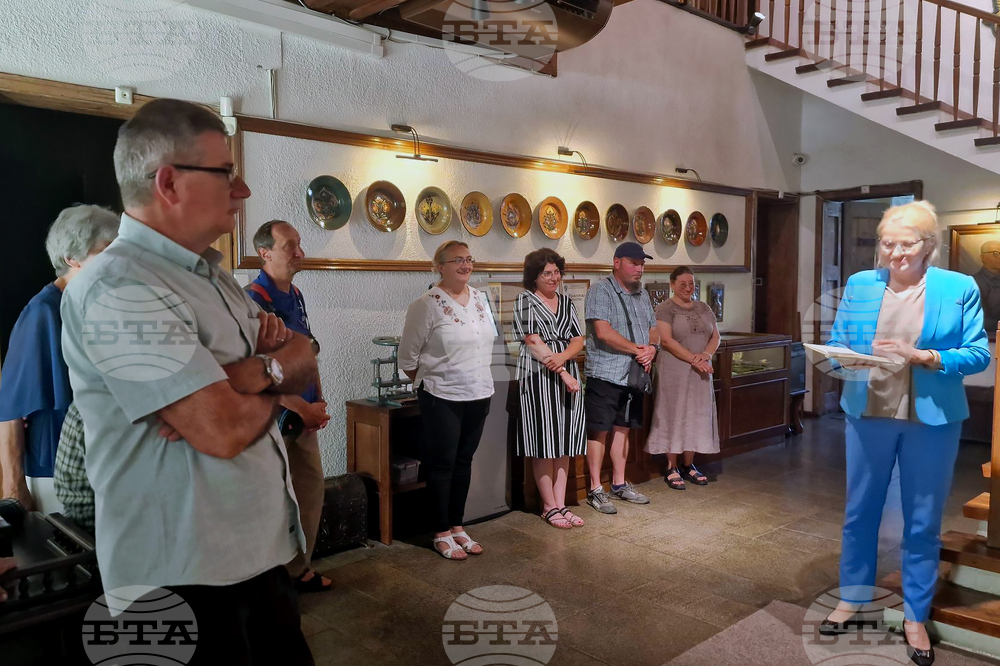 Изложбата „Фотографът на Апостолите“ беше открита в Музея на занаятите в Троян