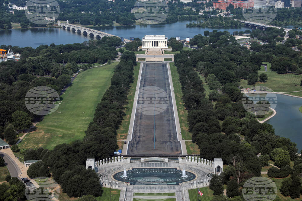 APTOPIX Lincoln Memorial Reflecting Pool
