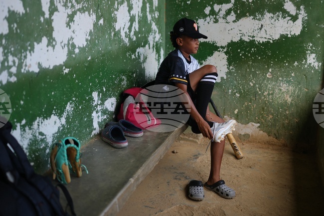 APTOPIX Venezuela Earthquake Baseball