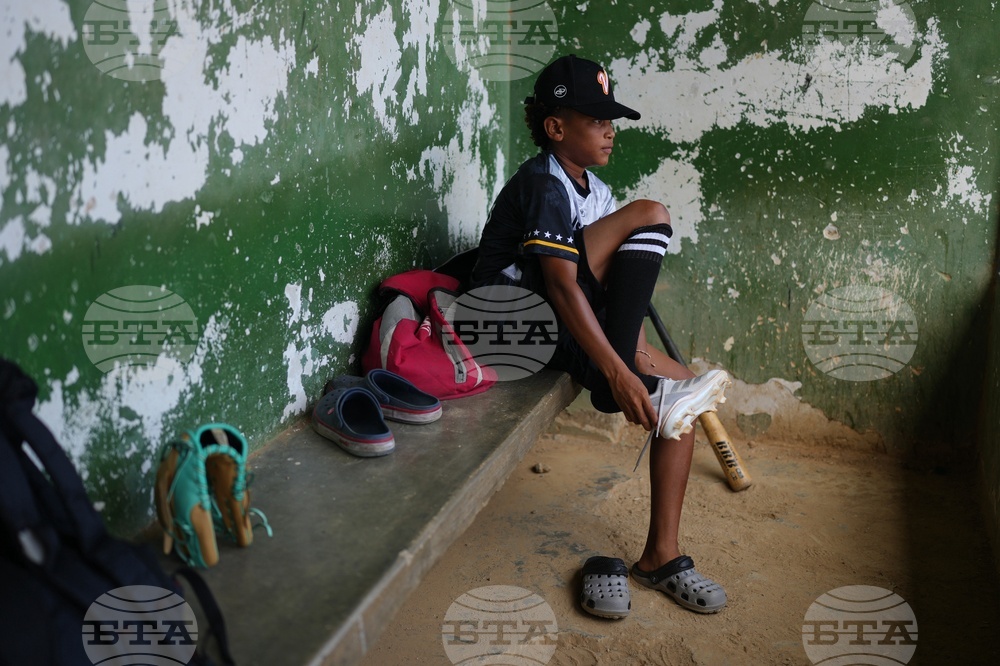 APTOPIX Venezuela Earthquake Baseball