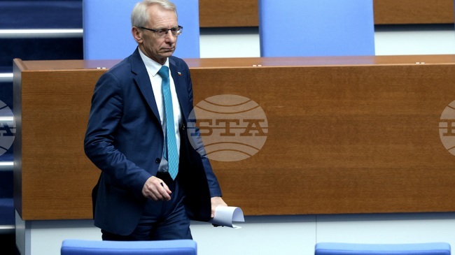 Няма такава държава, в която премиерът прави едно, а външният министър друго, каза Николай Денков от ПП