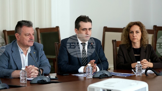 Административната реформа в здравеопазването не бива да се свежда до концентрация на функции в централната власт, посочват от "Демократична България"