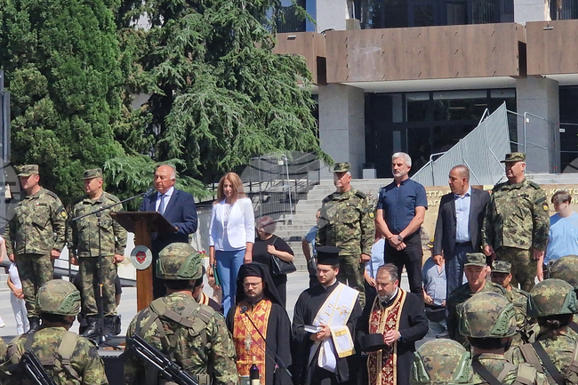 Български военен контингент беше изпратен за участие в Стабилизиращите сили на НАТО в Косово с церемония в Стара Загора