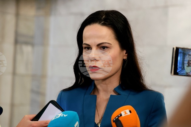 Има притеснителни моменти във връзка със стартирането на тръжната процедура за детската болница, каза здравният министър Катя Ивкова