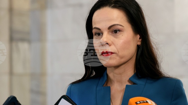 Министерството на здравеопазването подкрепя обществените поръчки за лекарства и в частните болници, каза министър Катя Ивкова 