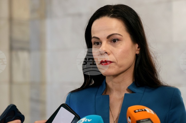 Министерството на здравеопазването подкрепя обществените поръчки за лекарства и в частните болници, каза министър Катя Ивкова 
