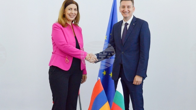 Innovation Minister Confers with Armenian Ambassador