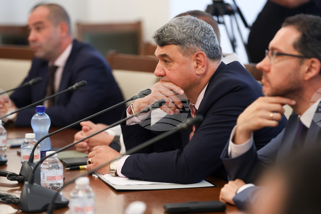 Парламентарната комисията по вътрешна сигурност не подкрепи намаляването на броя на заплатите, изплащани при напускане на МВР