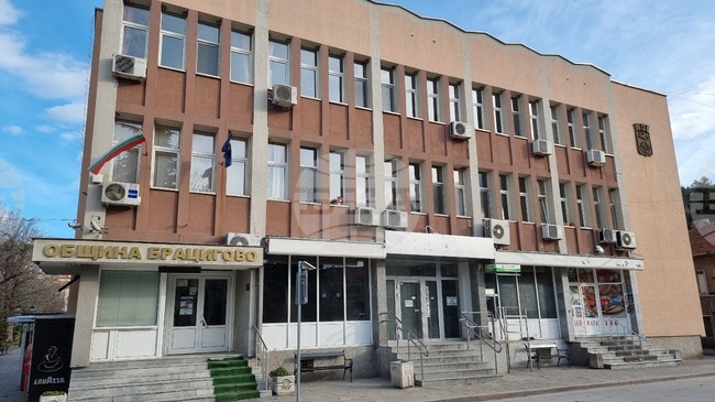 До средата на септември е преустановен общественият транспорт между населените места в община Брацигово и Пазарджик