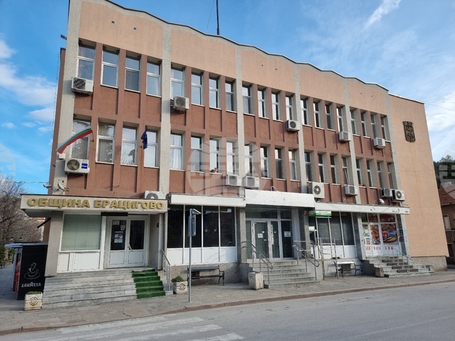 До средата на септември е преустановен общественият транспорт между населените места в община Брацигово и Пазарджик
