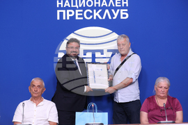 Национален пресклуб на БТА София - Кирил Вълчев - сертификат „Бетеанец завинаги“