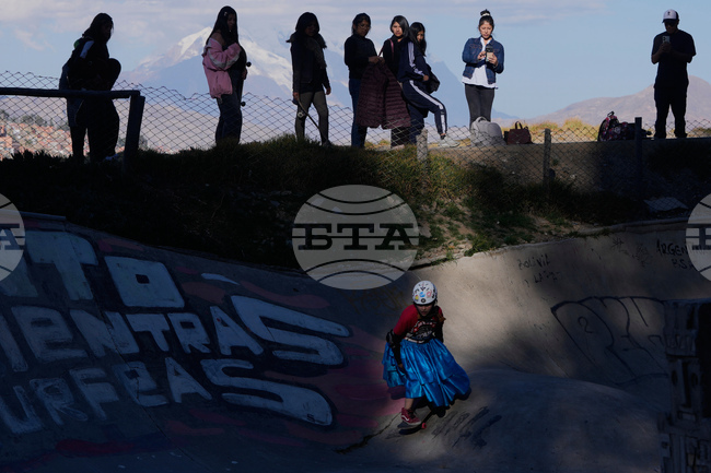 APTOPIX Bolivia Women Skate