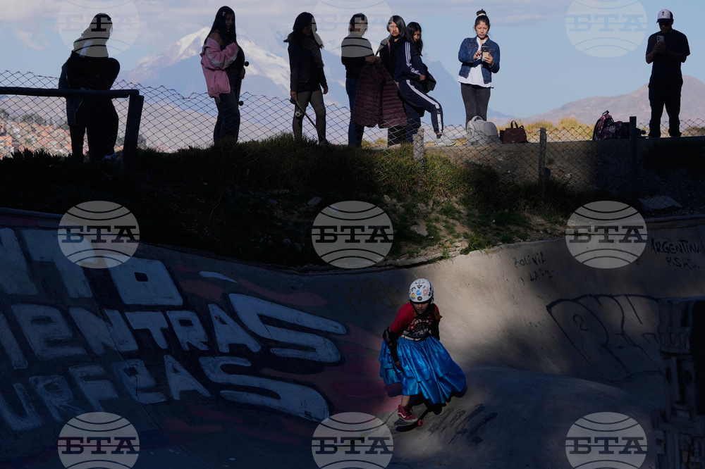 APTOPIX Bolivia Women Skate