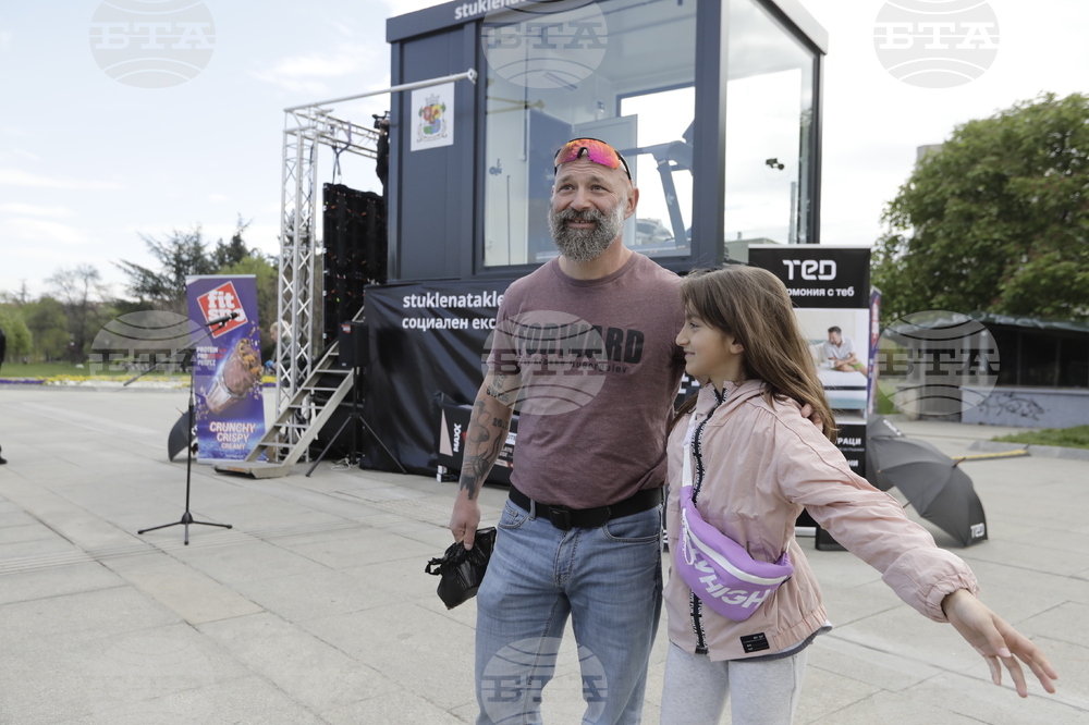 Социален експеримент - „Стъклената клетка“