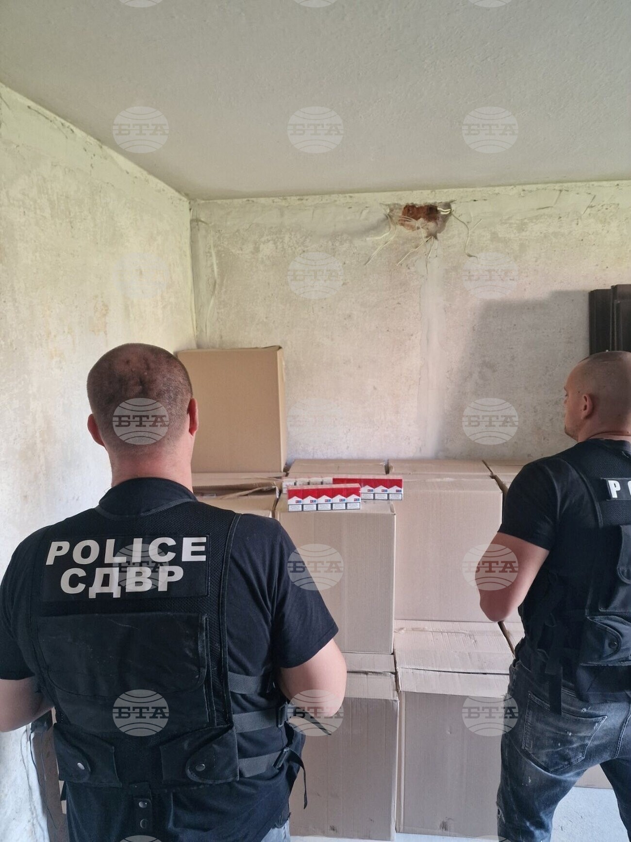 Иззети са над 300 000 къса цигари без български акцизен бандерол в столицата, съобщиха от СДВР