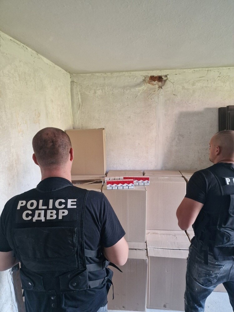 Иззети са над 300 000 къса цигари без български акцизен бандерол в столицата, съобщиха от СДВР 