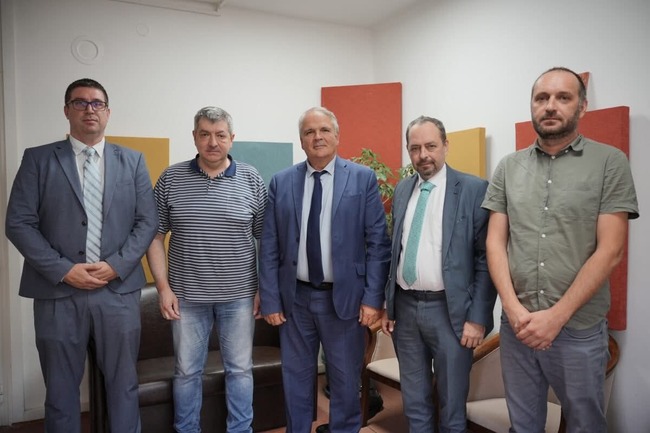 Посланикът на България в Сърбия Ангел Ангелов и новият генерален консул Димитър Иванов посетиха редакцията на мултимедийния портал ФАР