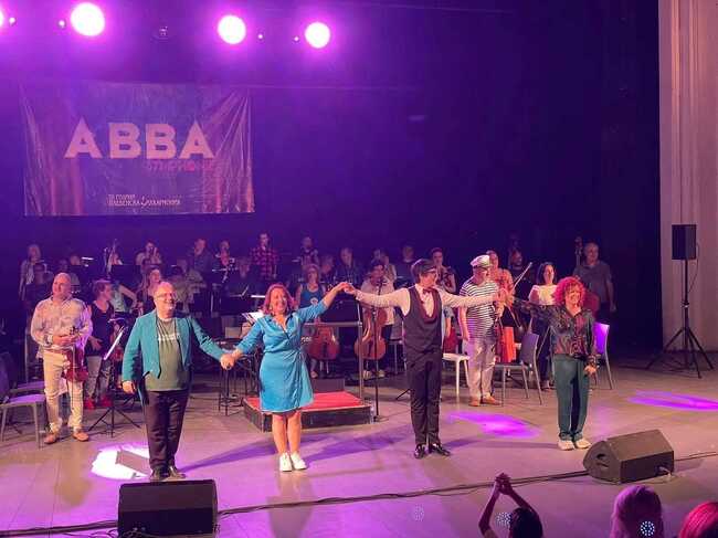 Плевенската филхармония представя лятното турне ABBA Symphonie 2026