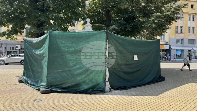 До дни ще приключи възстановяването на „Царската чешма" в центъра на Казанлък, която се ремонтира след вандалска проява