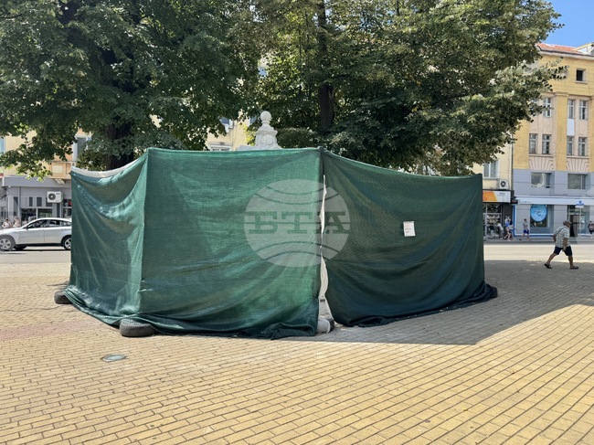 До дни ще приключи възстановяването на „Царската чешма" в центъра на Казанлък, която се ремонтира след вандалска проява