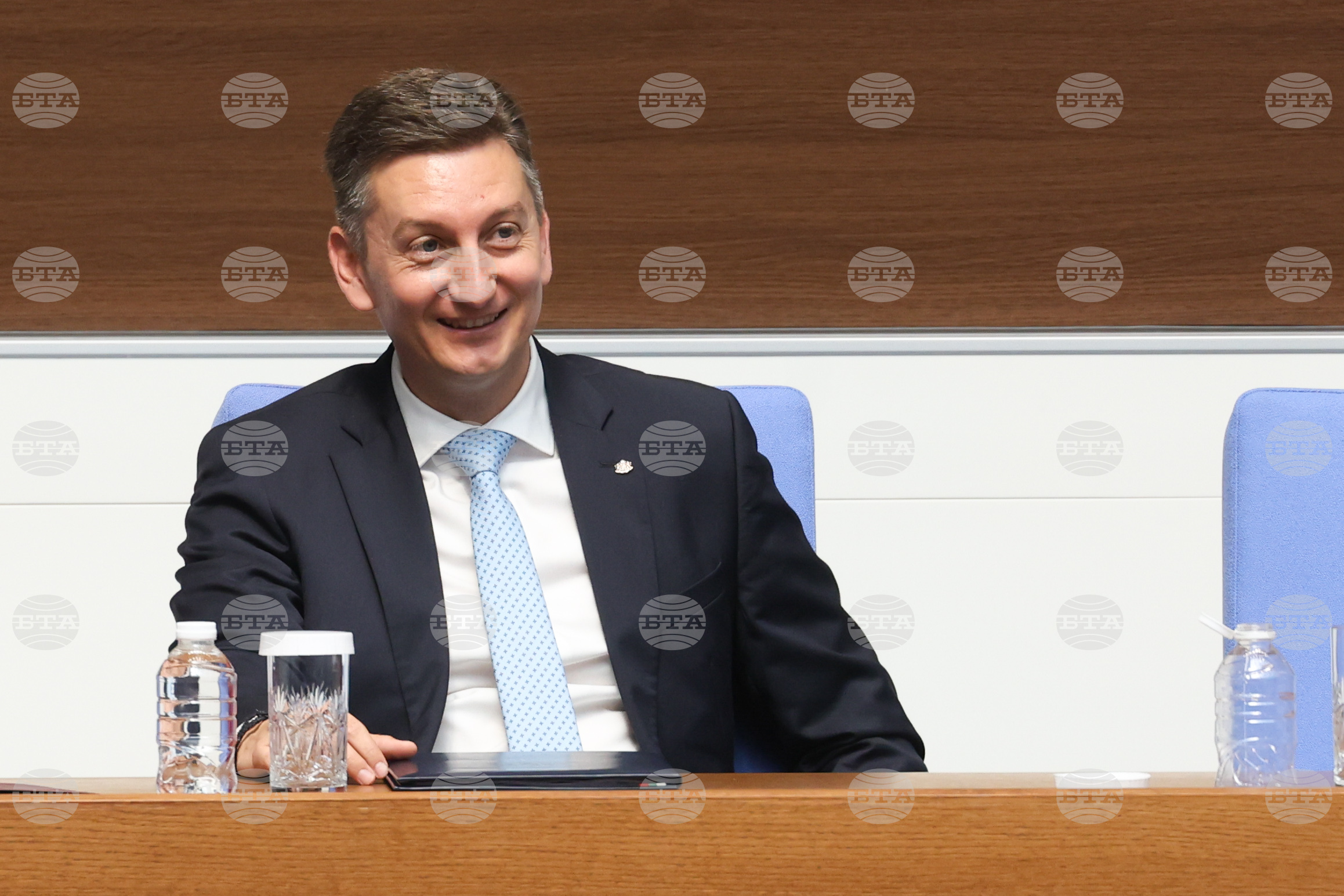 Над 31 на сто от обществените поръчки през последните пет години са възложени след процедури с един участник, каза Иван Василев
