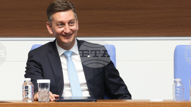 Над 31 на сто от обществените поръчки през последните пет години са възложени след процедури с един участник, каза Иван Василев