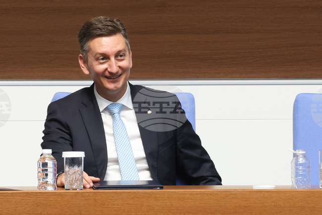 Над 31 на сто от обществените поръчки през последните пет години са възложени след процедури с един участник, каза Иван Василев
