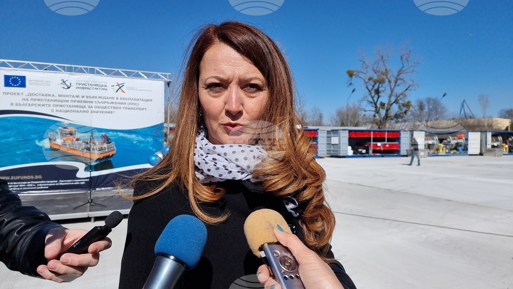 Страната ни вече разполага с модерни средства за борба с нефтени разливи в пристанищата