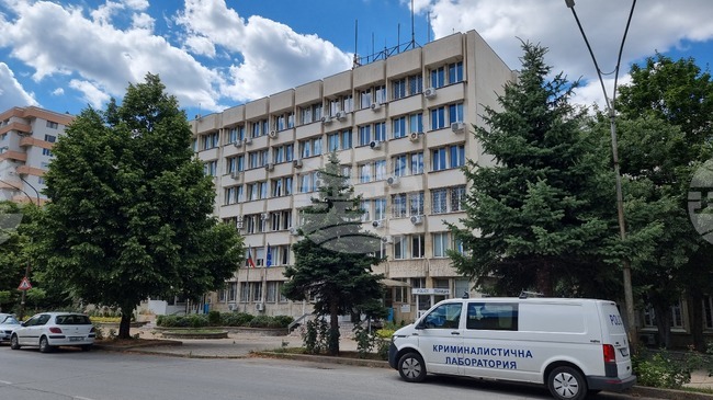 Общо 169 флакона с райски газ са иззели криминалисти от жител на Кюстендил