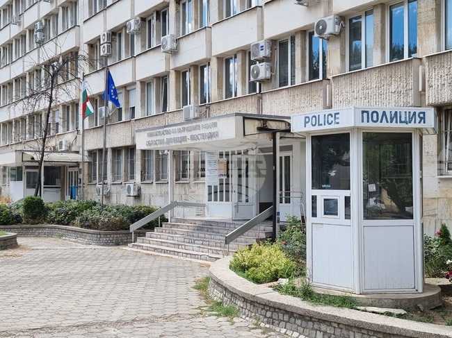 Полицай пострада при проверка на лек автомобил в района на село Невестино